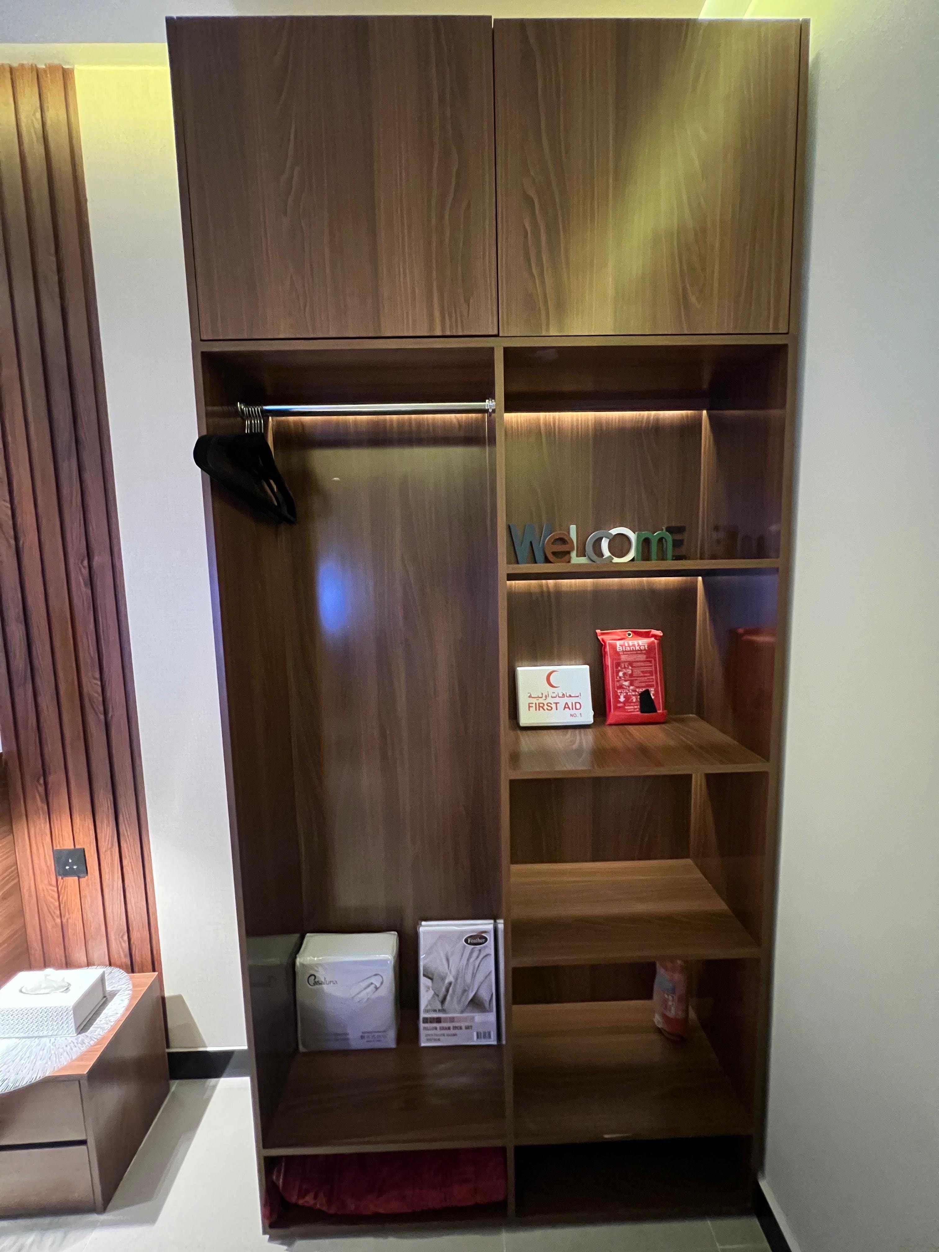 Modern Studio Smart Check in 10