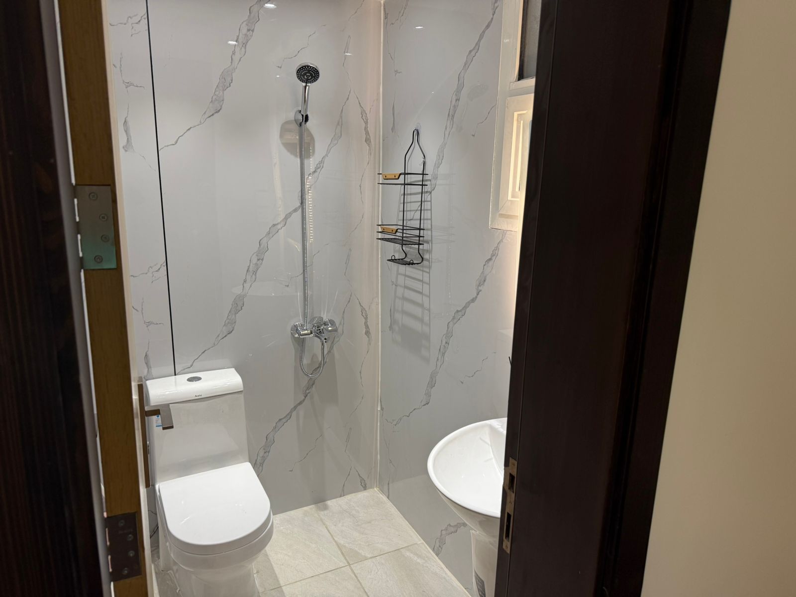 شقة بصالة مريحة وغرفة نوم 3