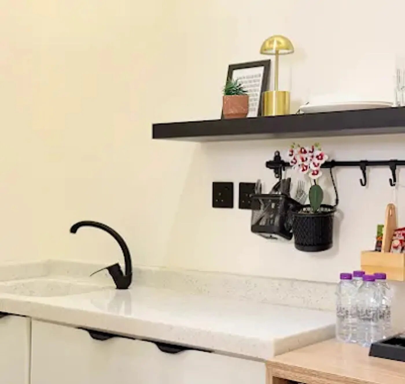 شقة بغرفة نوم وصاله وبلكونه 4