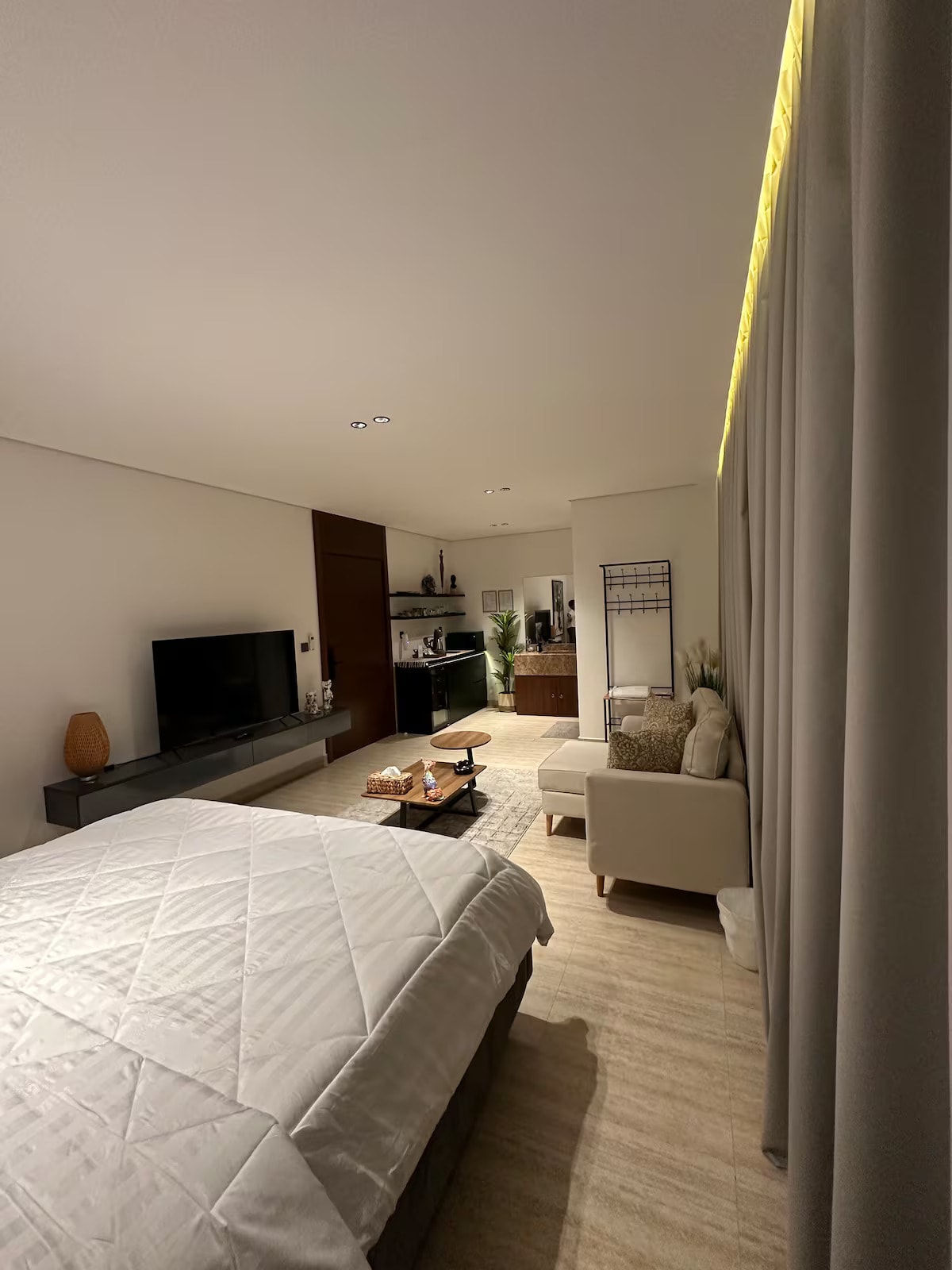 استوديو فاخر مع تسجيل دخول ذاتي بالقرب من مركز بارك أفينيو التجاري 15