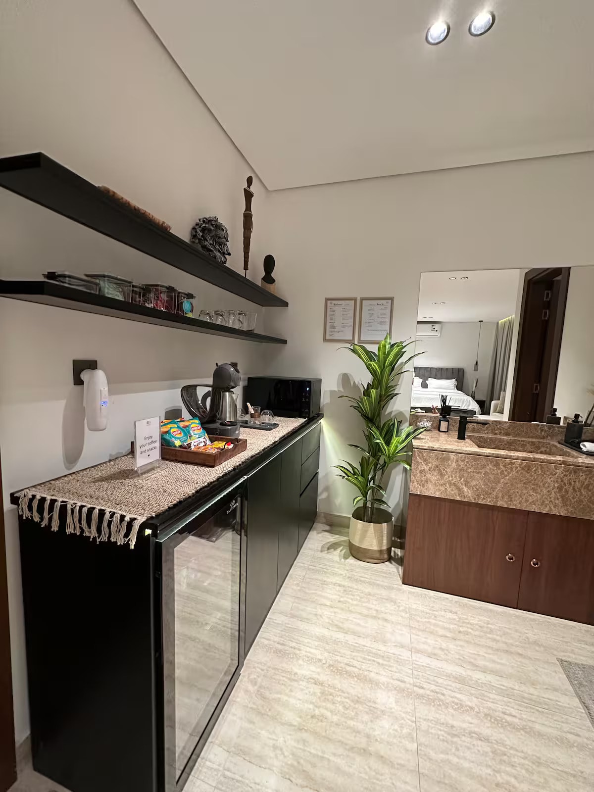 استوديو فاخر مع تسجيل دخول ذاتي بالقرب من مركز بارك أفينيو التجاري 16