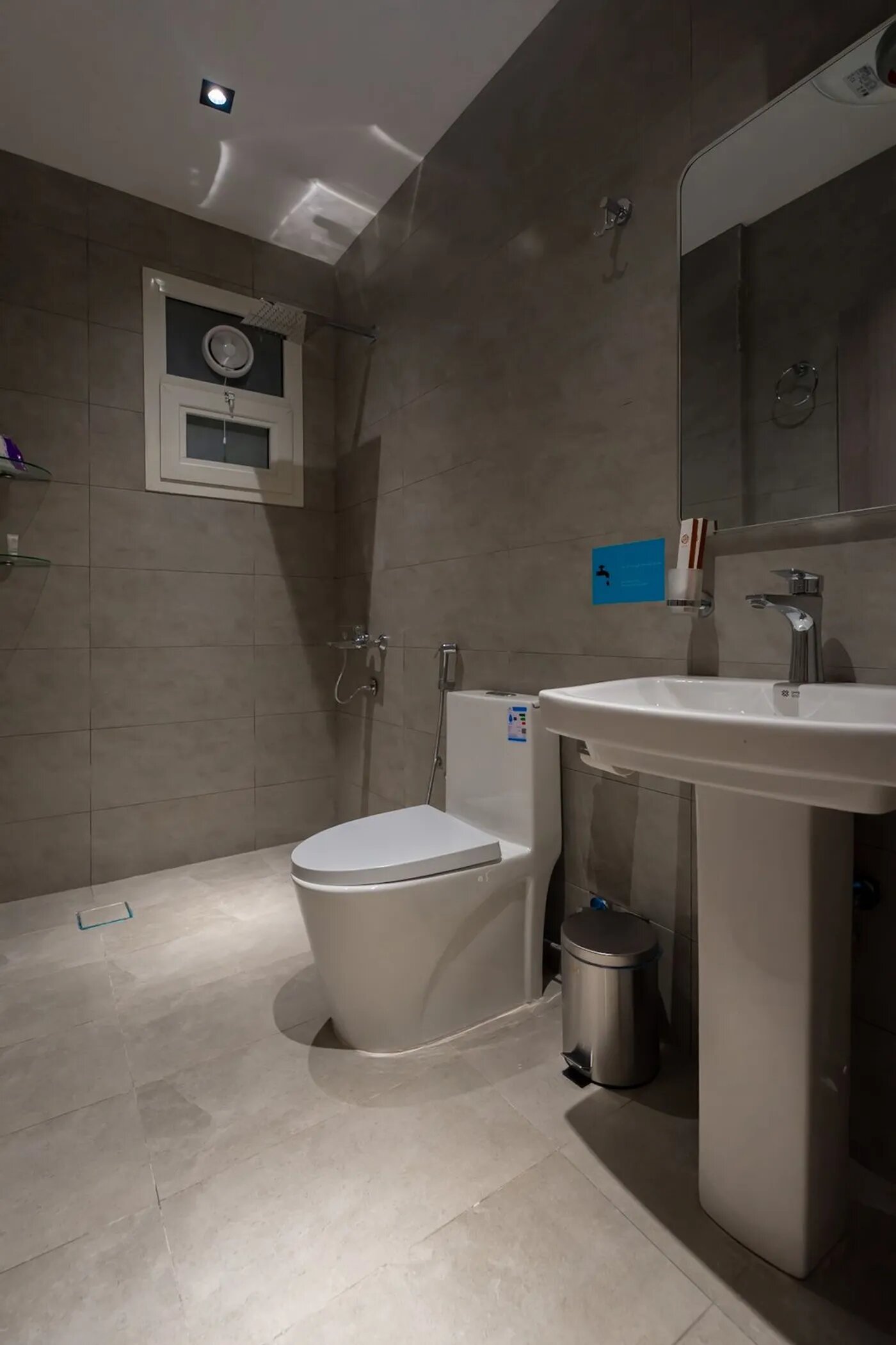 Serene Space Apt, 70 8