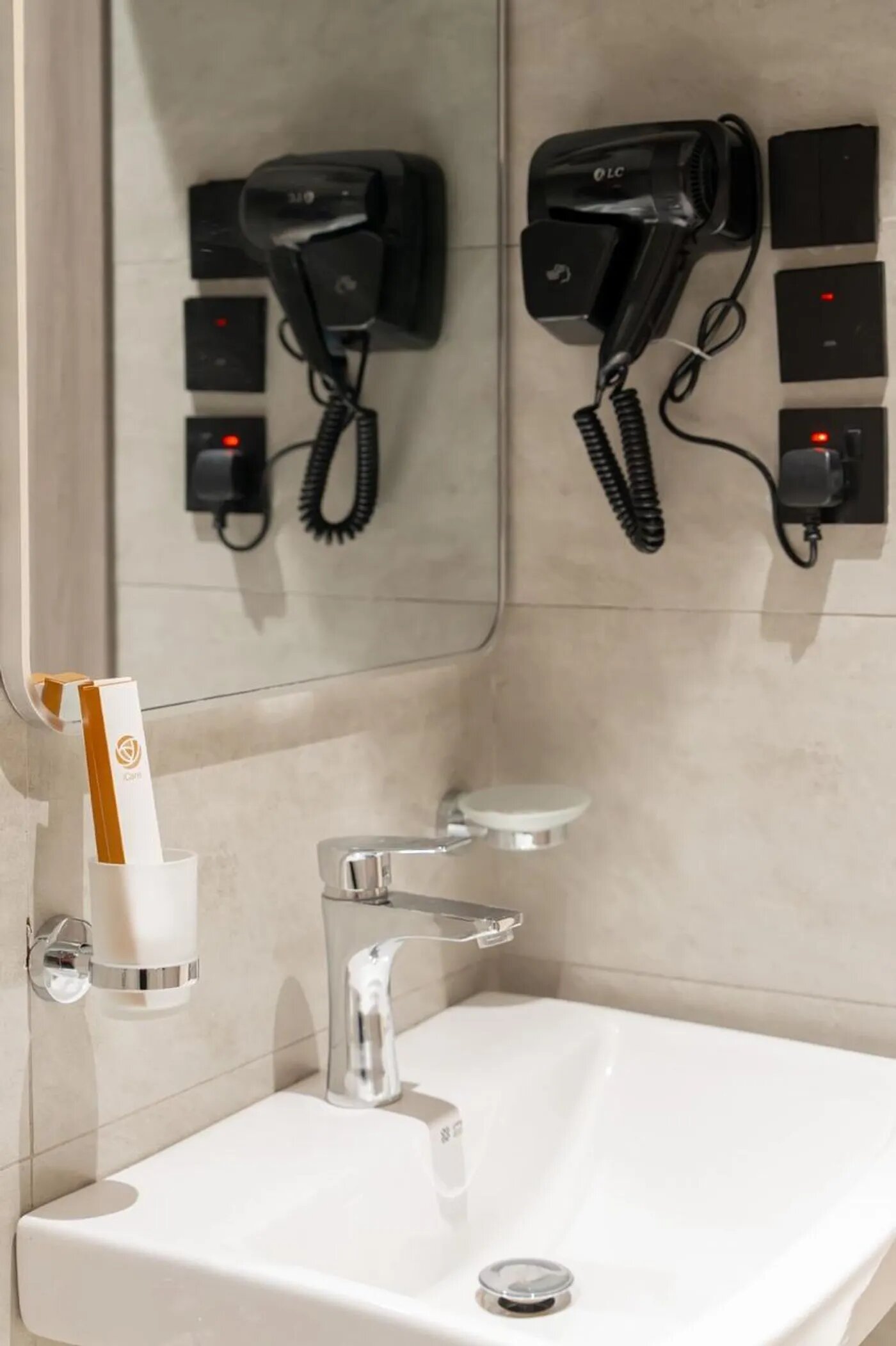 Serene Space Apt, 70 9