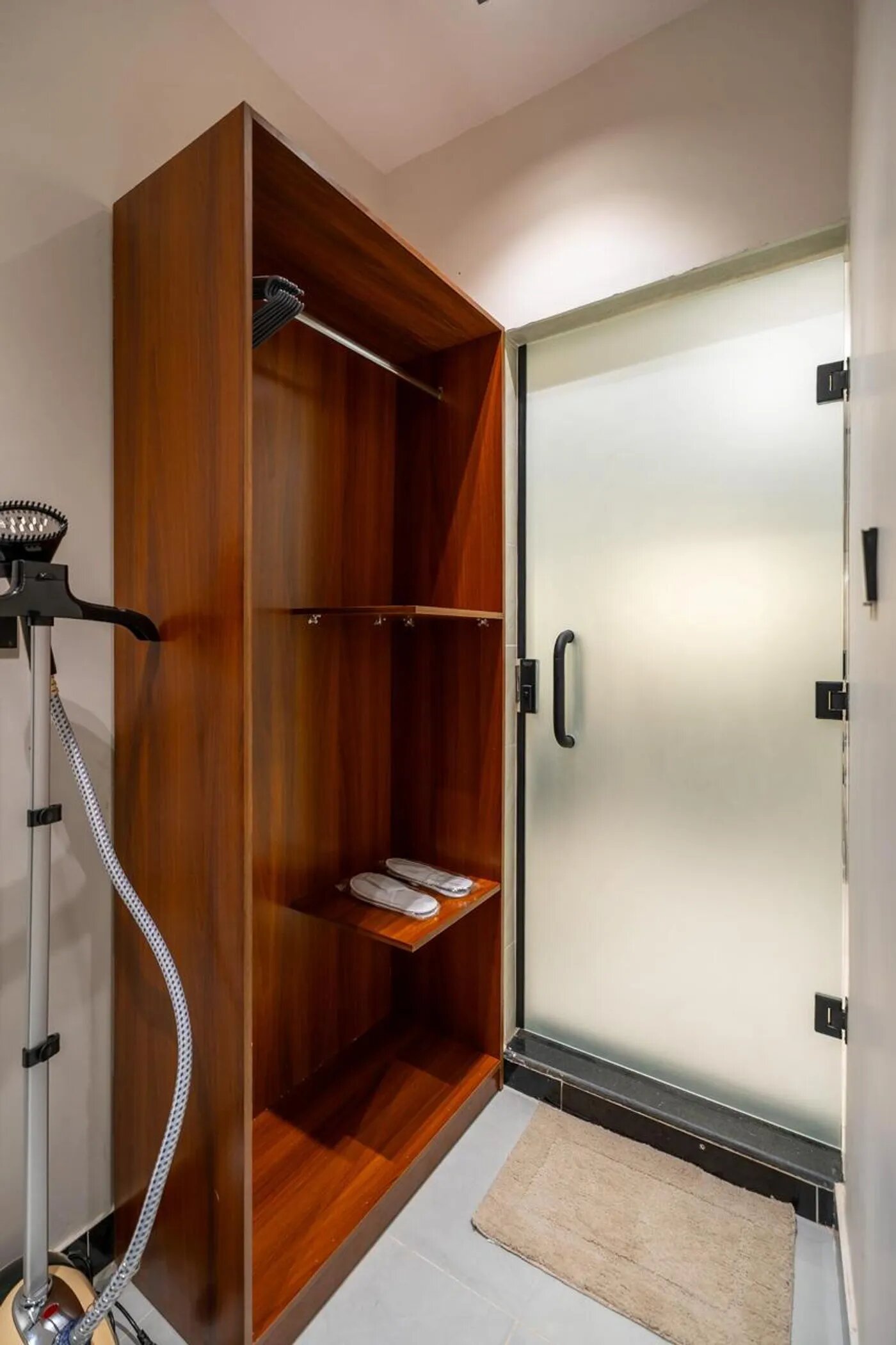 Golden Glow Apt, 65 7