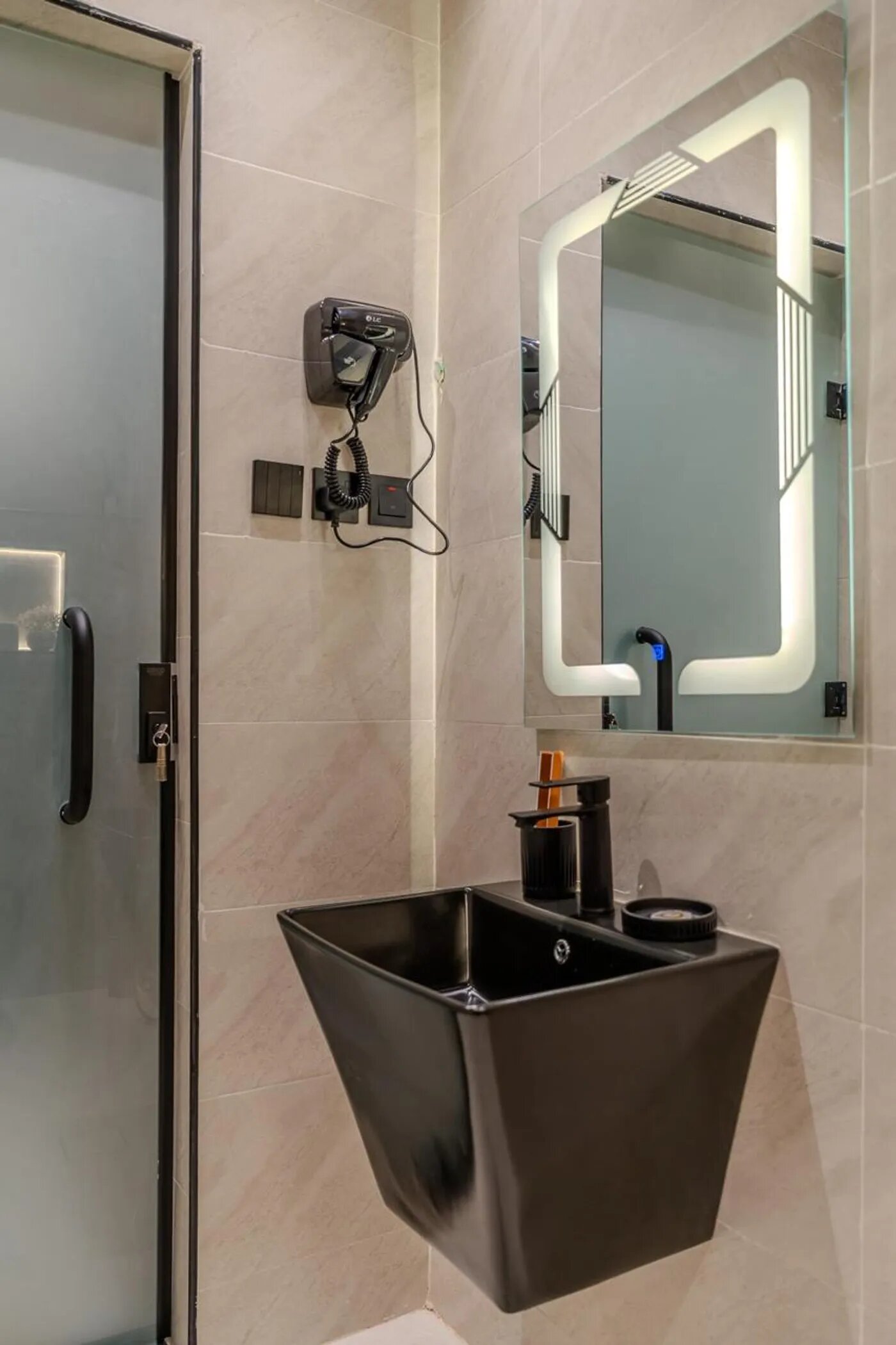 Golden Glow Apt, 65 10