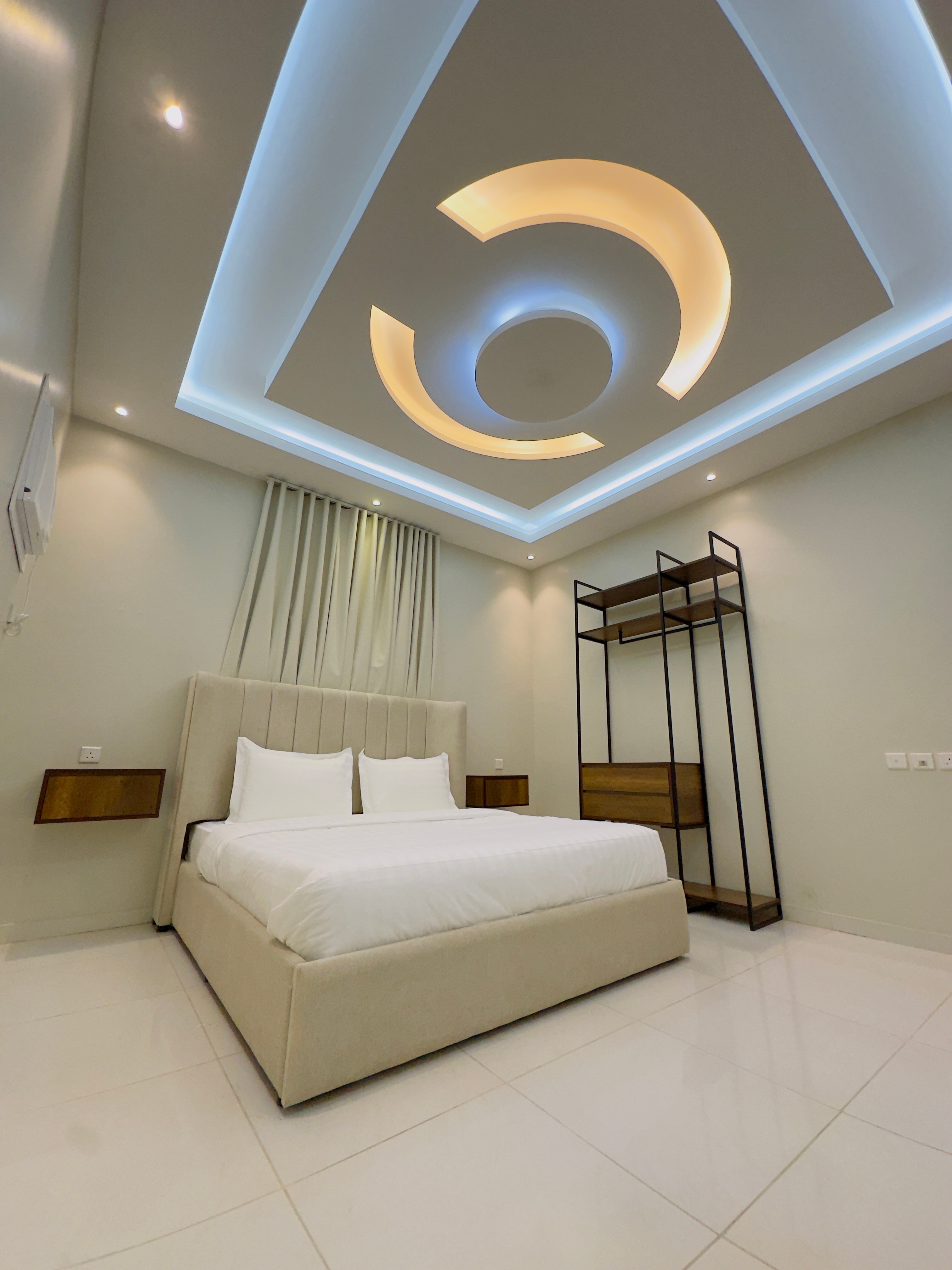 شقة انيقة بغرفتين نوم ومطبخ 1