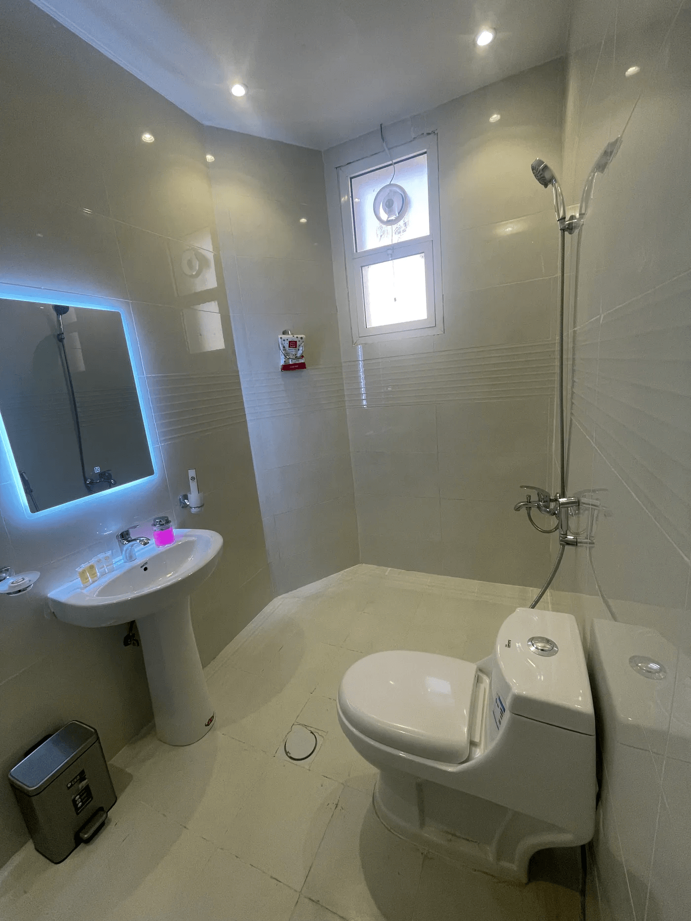 استديو بتصميم انيق ودخول ذاتي 11