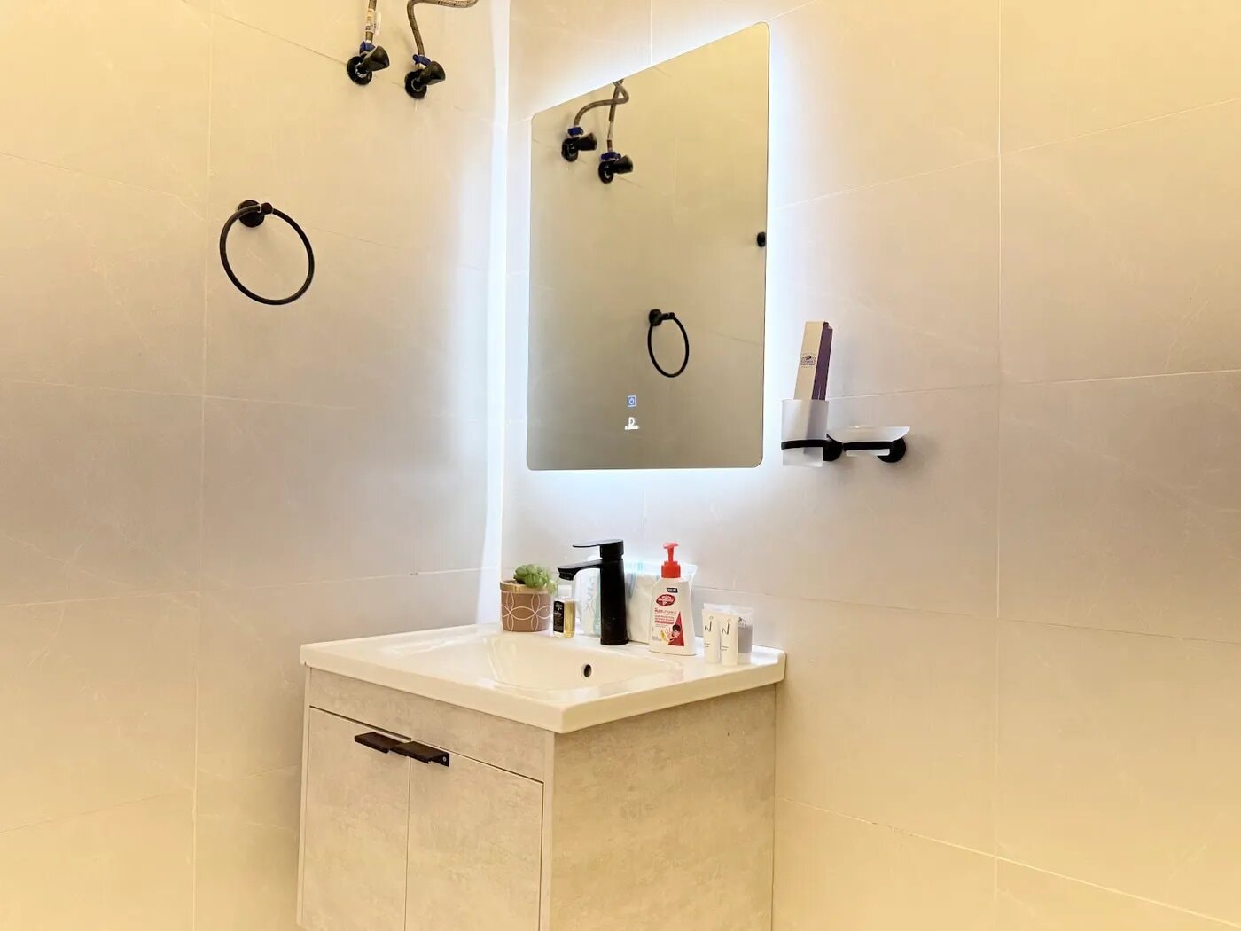 استديو هادئ بسرير ماستر وبلكونه 3