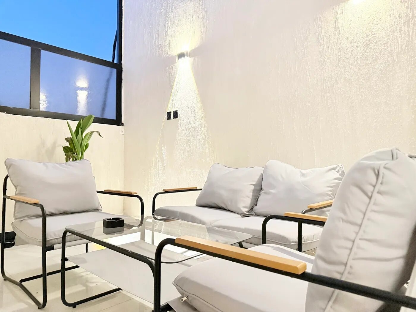 استديو هادئ بسرير ماستر وبلكونه 6