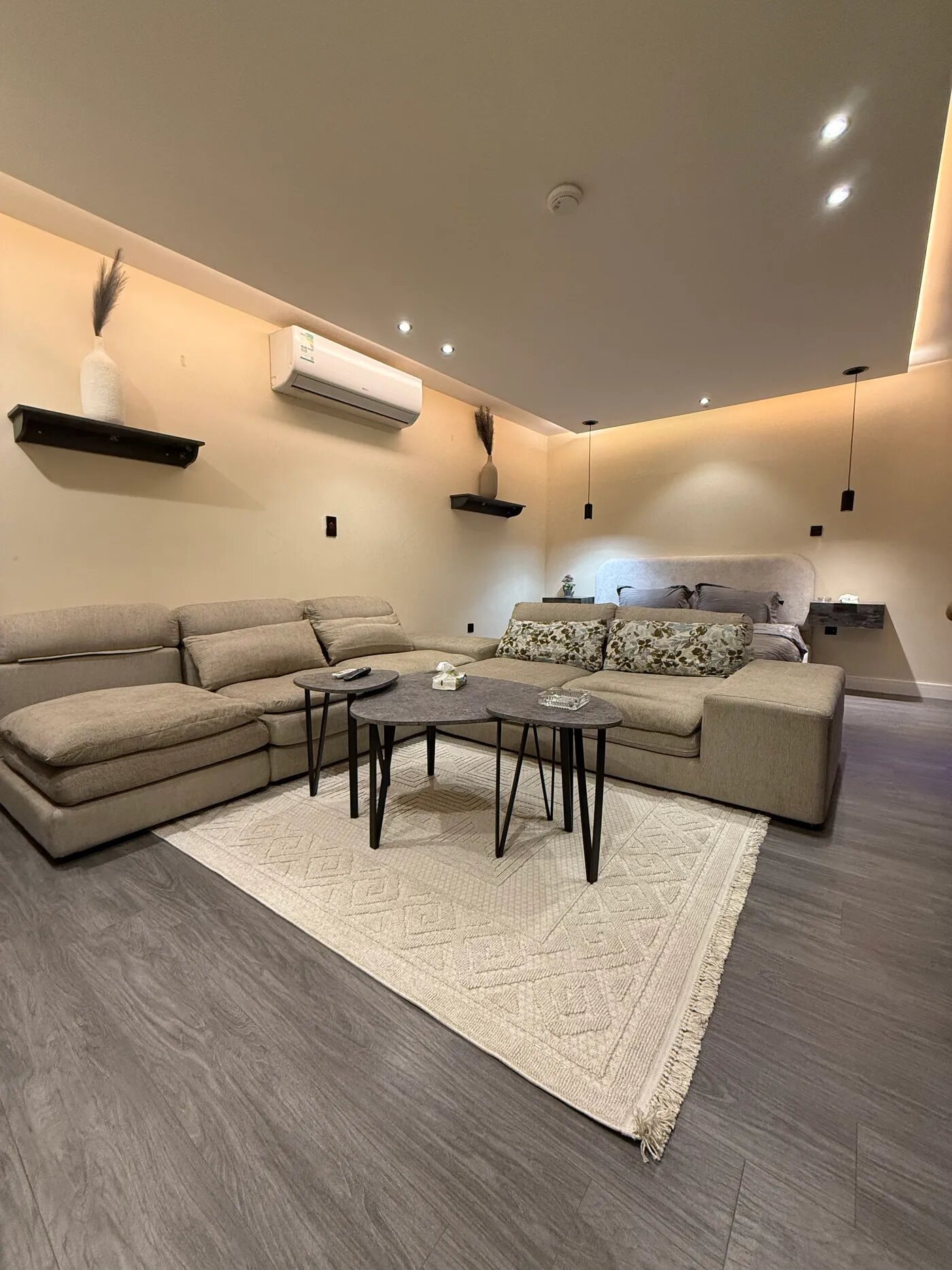 استديو هادئ بدخول ذاتي 10