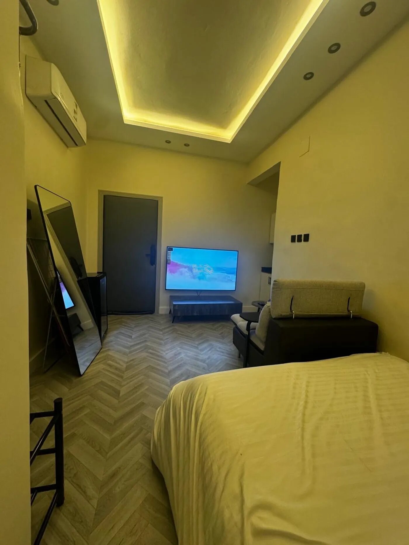 استديو بسرير ماستروجلسة دخول ذكي 8