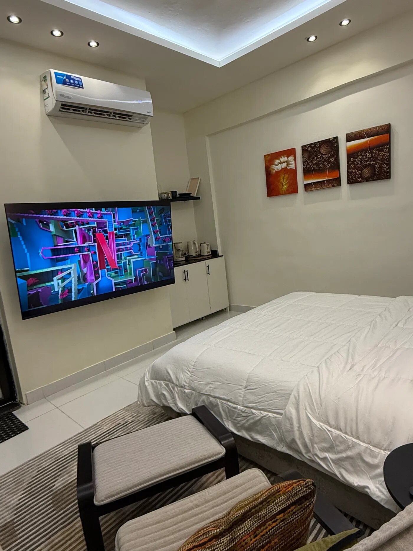 استديو هادئ بدخول ذاتي 14