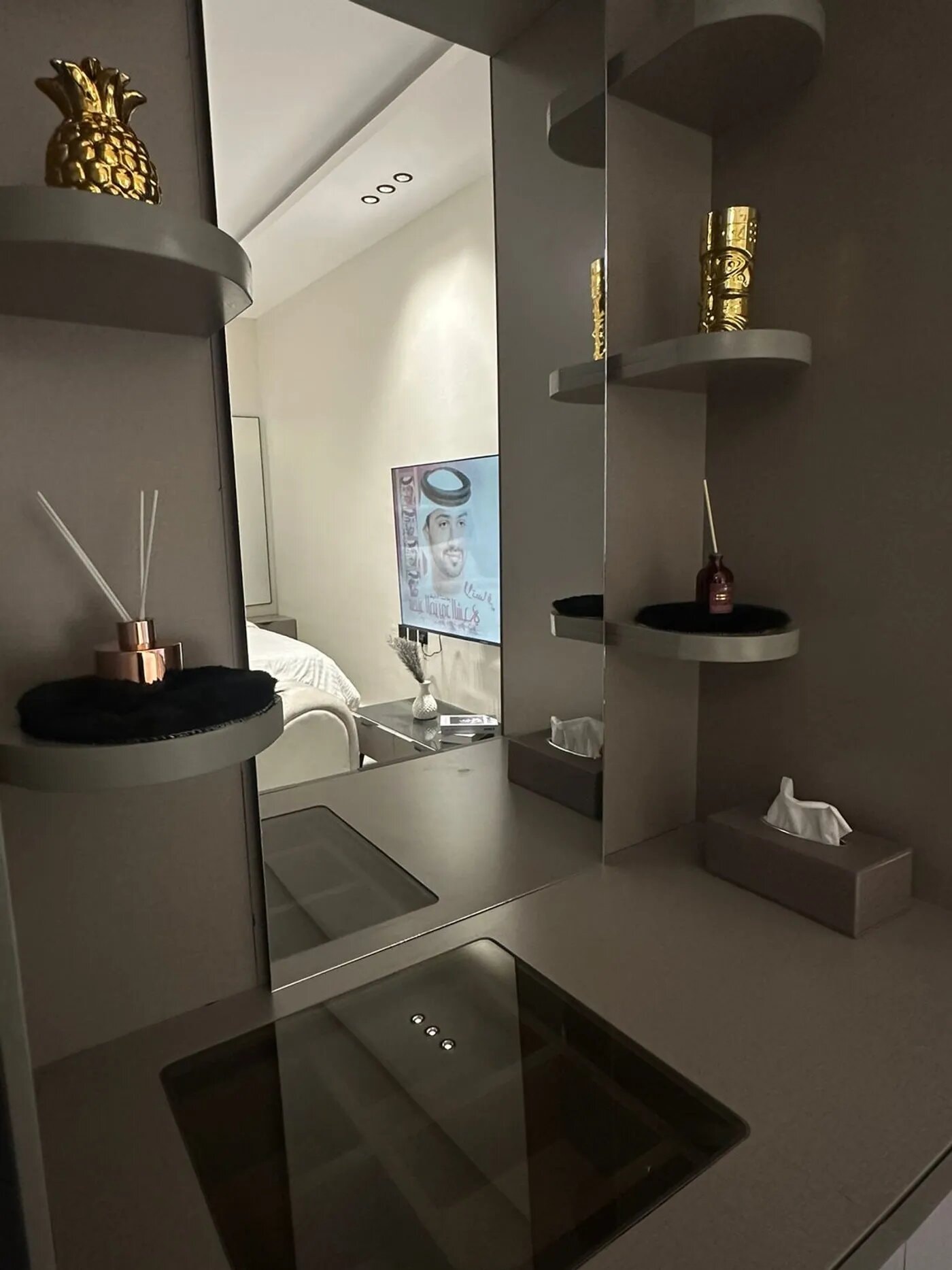 استديو هادئ بدخول ذاتي 8