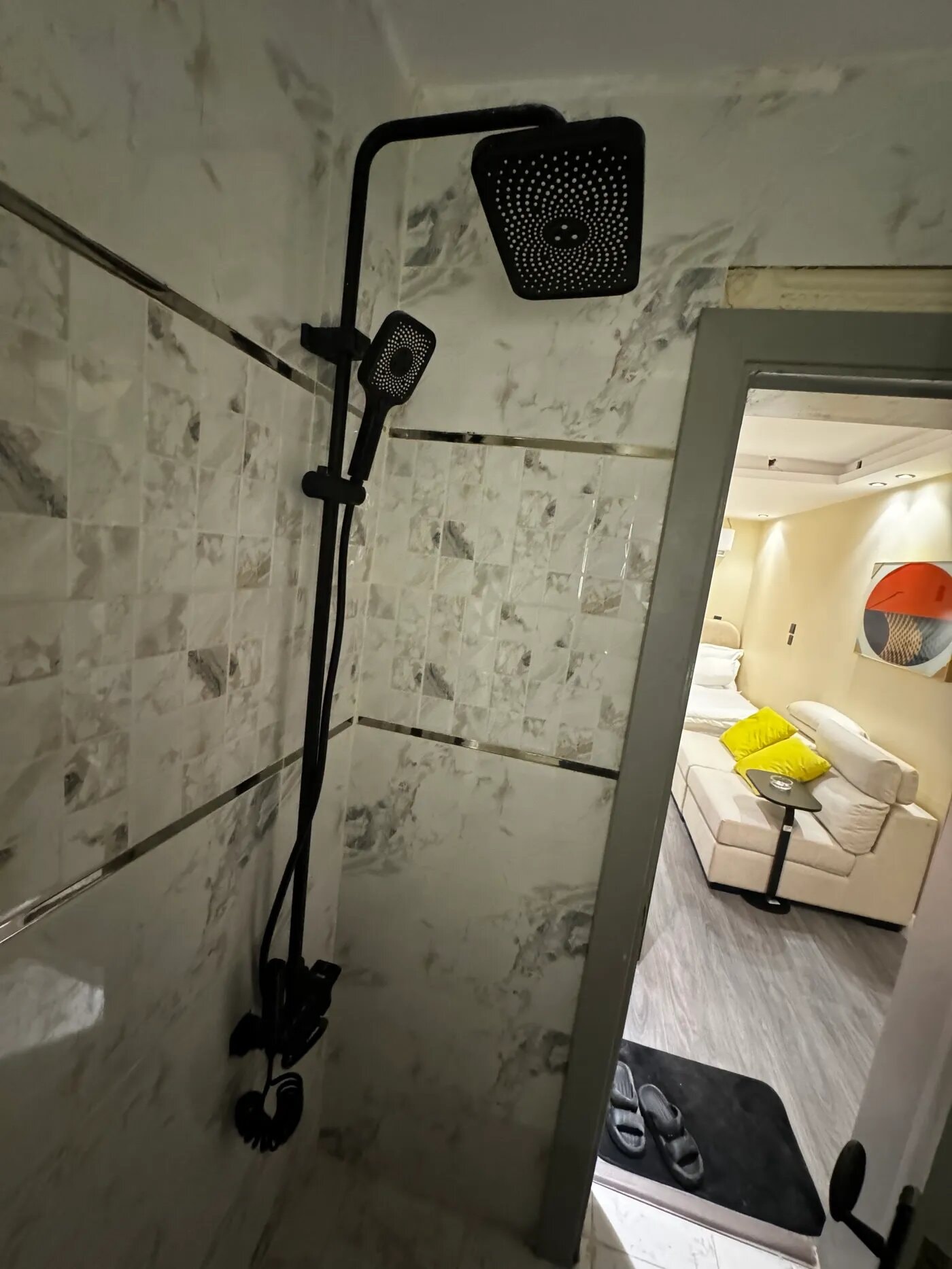 استديو هادئ بدخول ذاتي 14