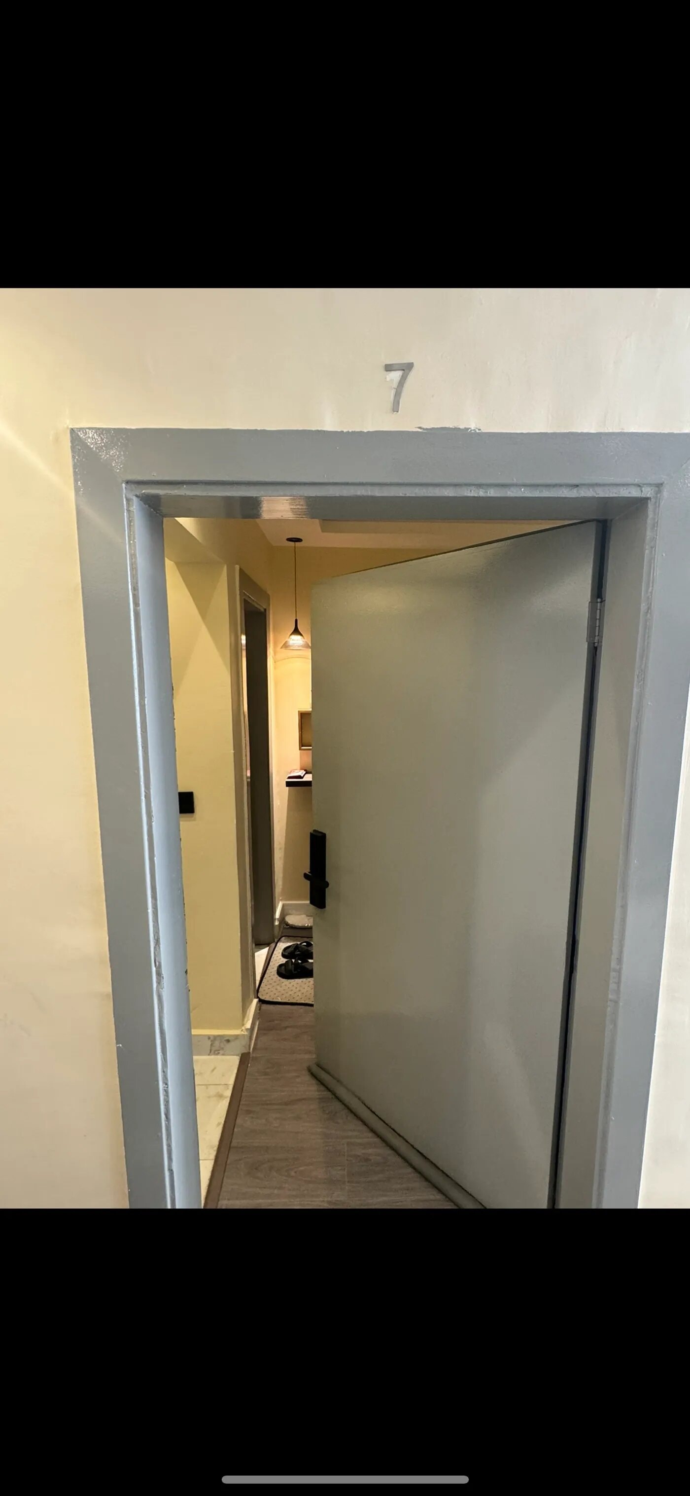 استديو هادئ بدخول ذاتي 16