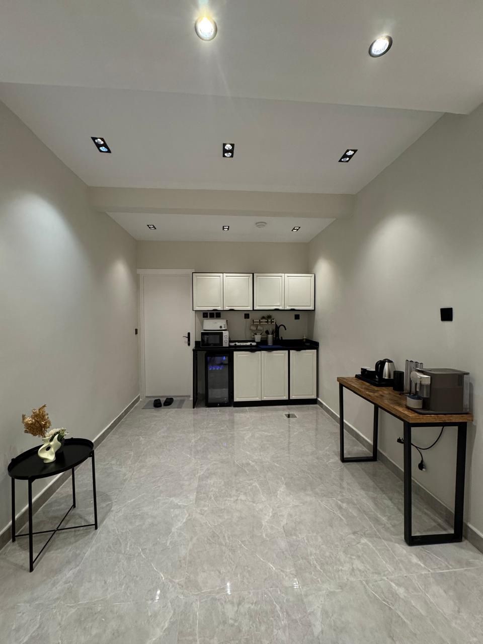 شقة واسعة بمدخل خاص وحديقة في الملقا البوليفارد 12