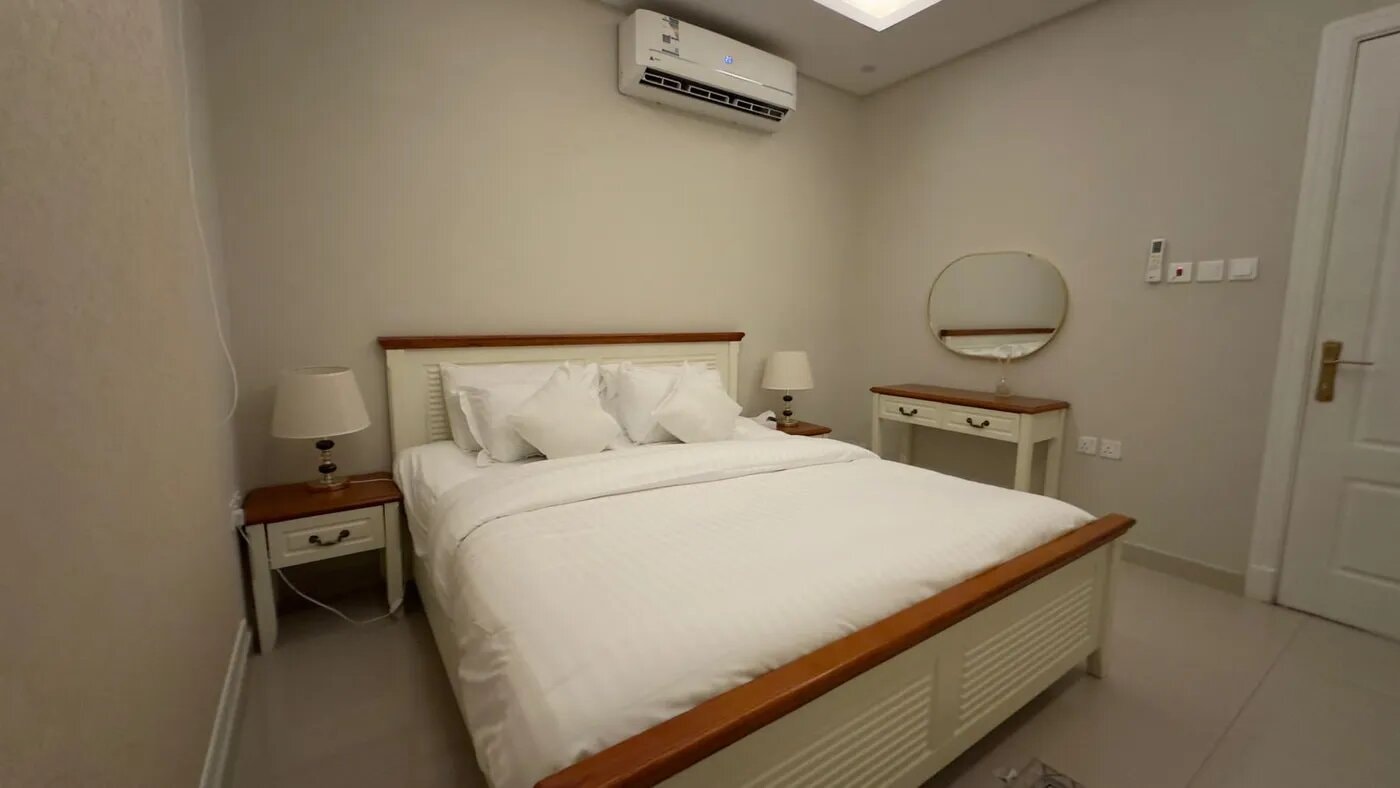 شقة بغرفة معيشة ونوم 5