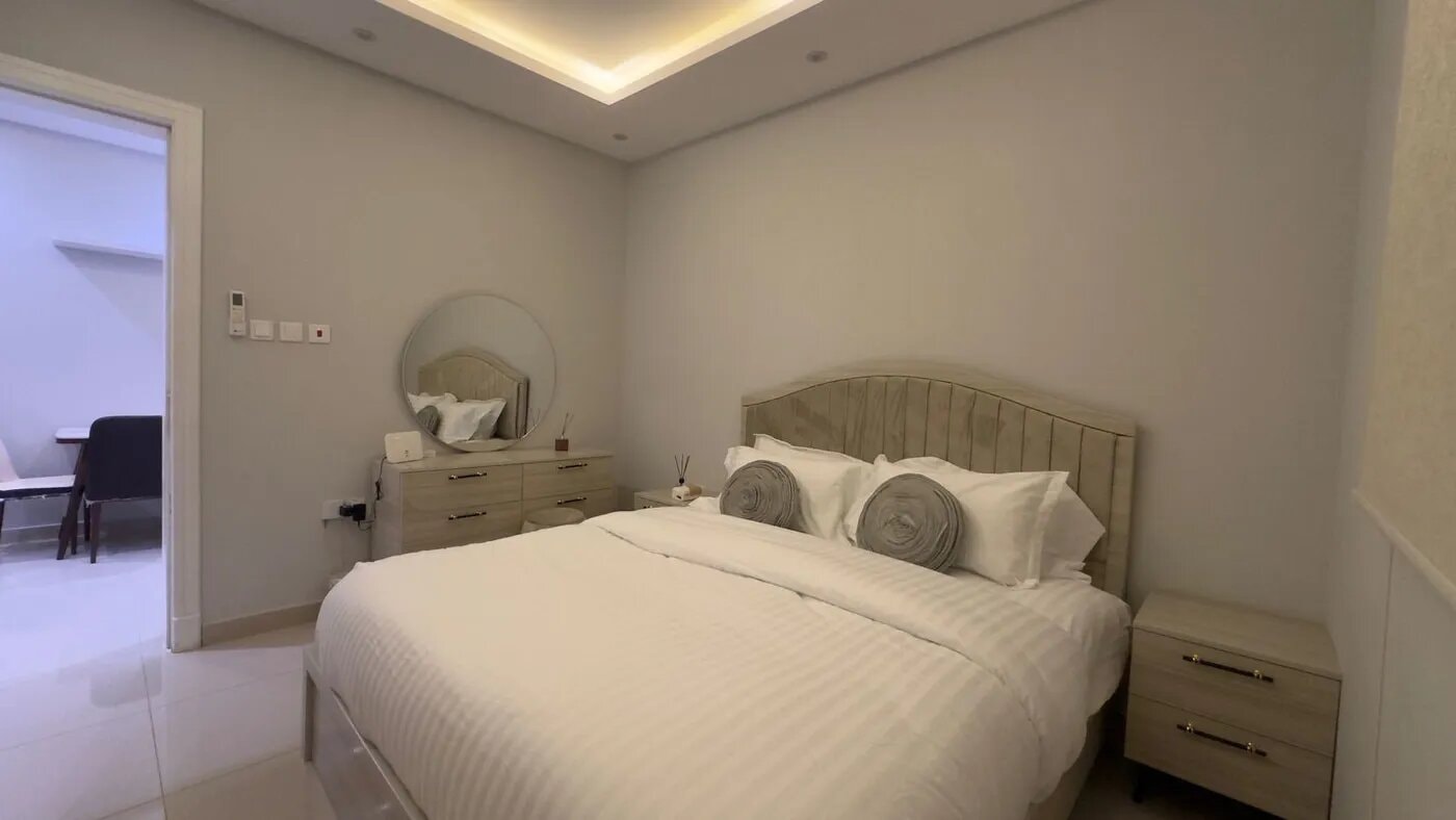 شقة بغرفة نوم ومعيشة 5