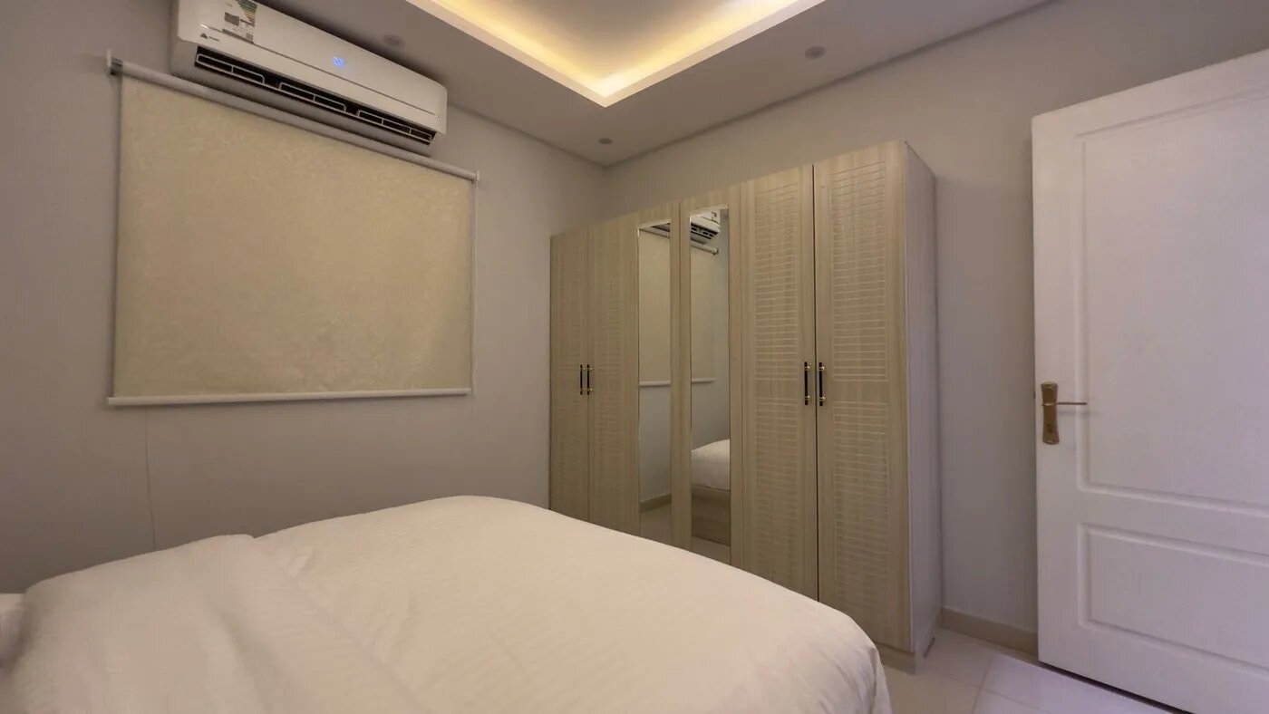 شقة بغرفة نوم ومعيشة 6